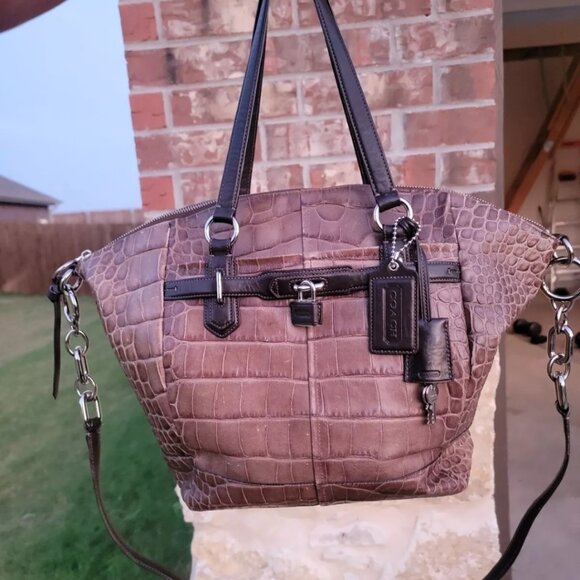 🎉 RARE COACH BAG WITH COACH LOCK AND KEY w detachable strap - Picture 1 of 9